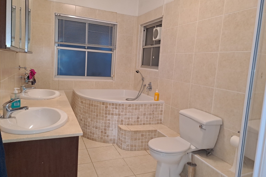 3 Bedroom Property for Sale in Summerstrand Eastern Cape